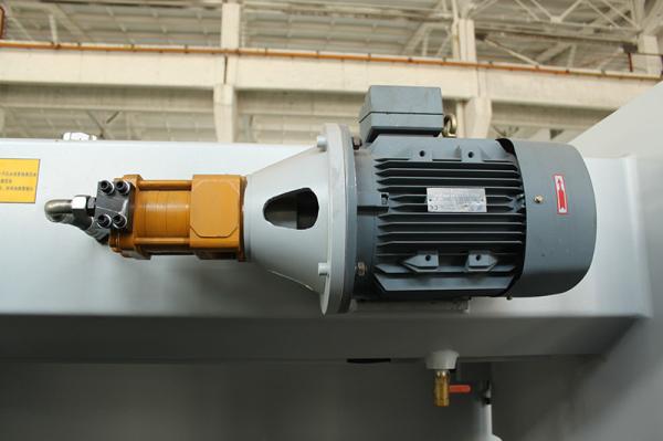 Hydraulic Cutting Electric Shearing Machine QC11Y 20X6000 For Steelwork 20Mm 6000mm