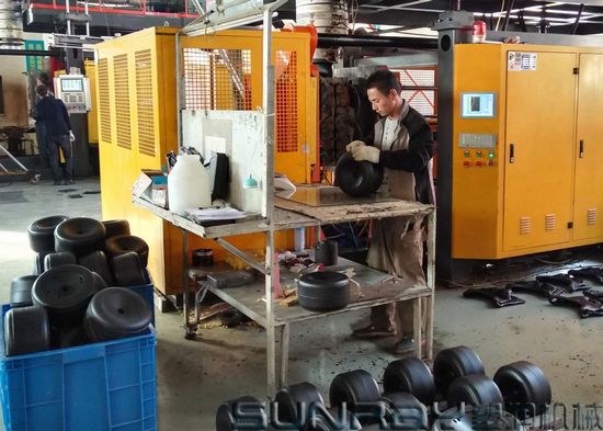 Plastic Wheel Blow Molding Equipment , Toy or Car Tire EBM Machine SRB80