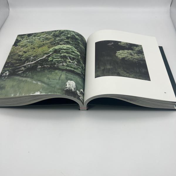 Древние японские книжные книжки, объединенные в виде бумажных книжек.