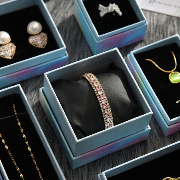 Logo personnalisé Boîtes à bijoux Collier pour femmes Boucles d'oreilles Bague magnifiquement emballé Ensemble complet de boîtes cadeaux en papier