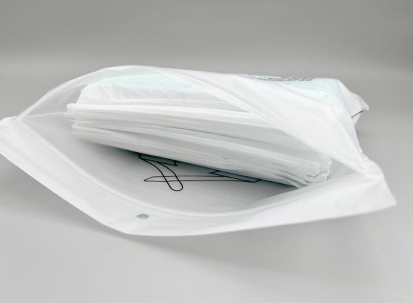 Lightweight Disposable Clothing Protectors For Adults Leak Proof Comfortable