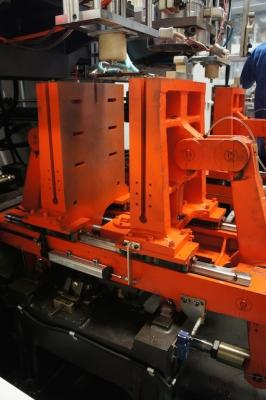 Double station extrusion blow moulding machine max production volume 2L model MP55DF