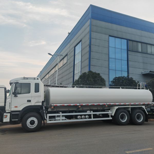 JAC Stainless steel Fresh Milk Edible Oil Transport Tank Water Tanker Delivery Truck