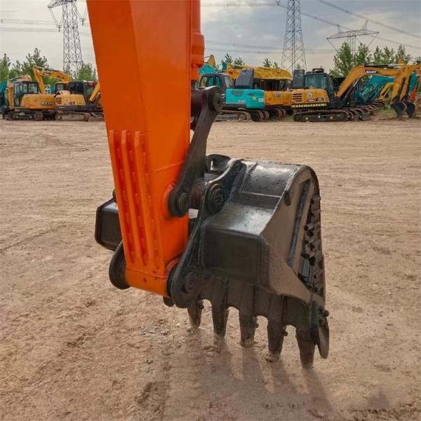 Excavadora de segunda mano Doosan DH150 con un peso de máquina de 15000 KG en el medio