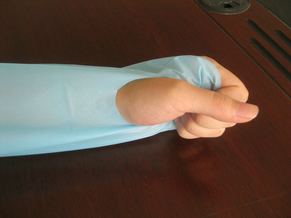 Yellow  35-60g Polyethylene Disposable Isolation Gowns 110cmx193cm Gowns With Open Cuff