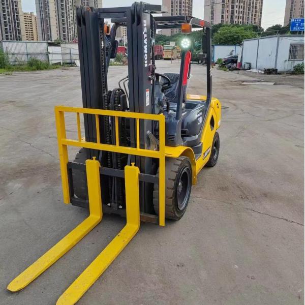 Komatsu 3 Tons Used Diesel Forklift 4.5m Lifting Height 3 Masts Stages 3000KG Load Capacity