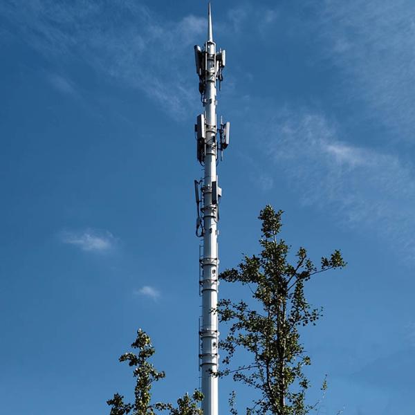 Горяче оцинкованные стальные антенны монополы с платформой