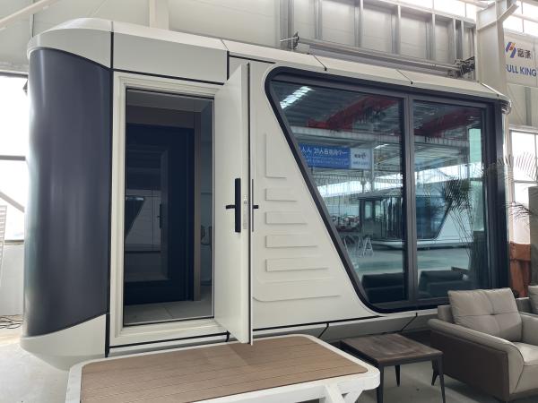 Maison mobile mobile facile à nettoyer fenêtre transparente tout en aluminium capsule spatiale pour vacances en plein air