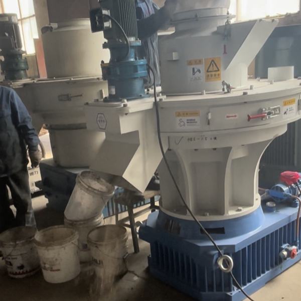 Устройства для производства топлива из биомассы из деревянных ломаных фигур