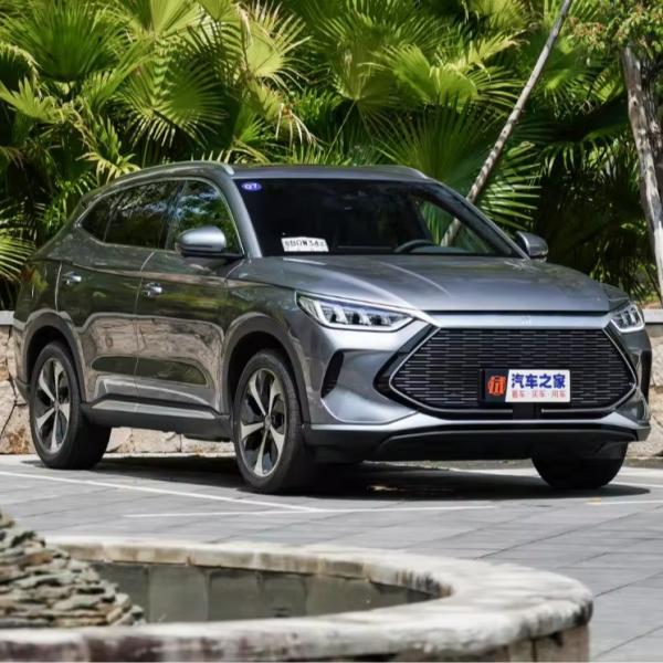 2024 Carro BYD Song Plus DMI Veículo híbrido energético 605km SUV branco EV Acessórios de carro