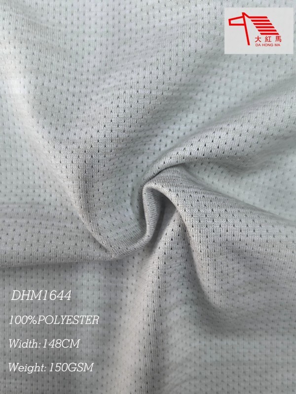 150GSM 100% Polyester Knitted Fabric Butterfly V Mesh Breathable Lightweight for