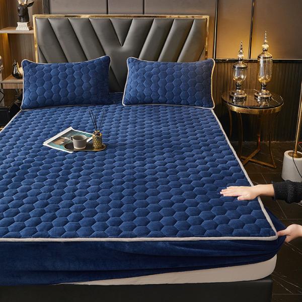Hot Luxury Bedding Set 3 pcs Milk Velvet Bed Spread Coverlet with Customized Color