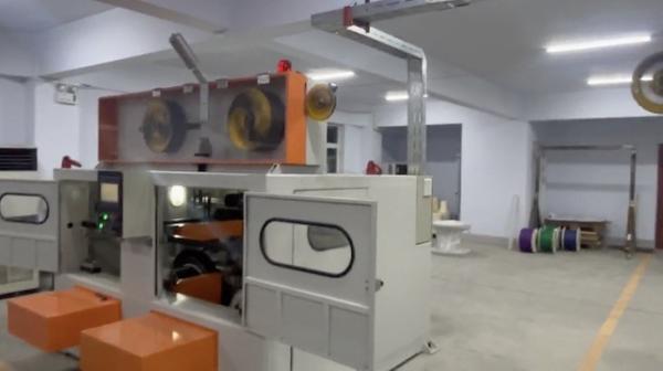 Línea de producción de extrusión de alambre de alta velocidad para automóviles 1500 m/min