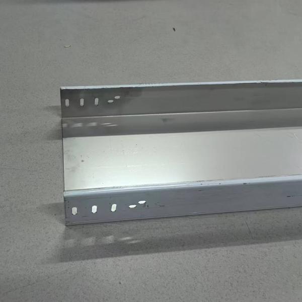 Durabilité support de plateau de câble monté sur le mur résistance au feu non combustible pour les marchés nationaux