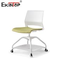 Cadeira de Sala de Treinamento Multifuncional com Casters e Base para Estudo