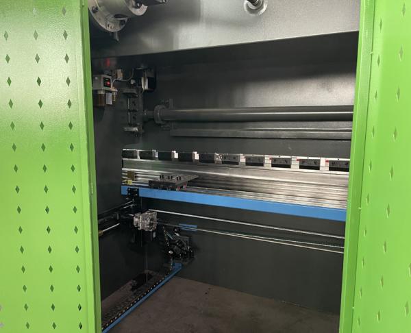 Hydraulic Single Phase 330mm Throat Depth Hydraulic Press Brake CNC Bending Machine