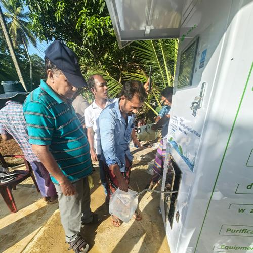 Pure Solar-powered Drinking Machine - Coin-operated Drinking Machine