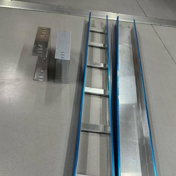 Silver Aluminum Ventilated Trough Cable Tray Indoor / Outdoor Cable Management