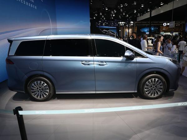 New Version Latest BYD Xia MPV Use In Family 7 Seat Hybrid Gas 1.5T EV Car