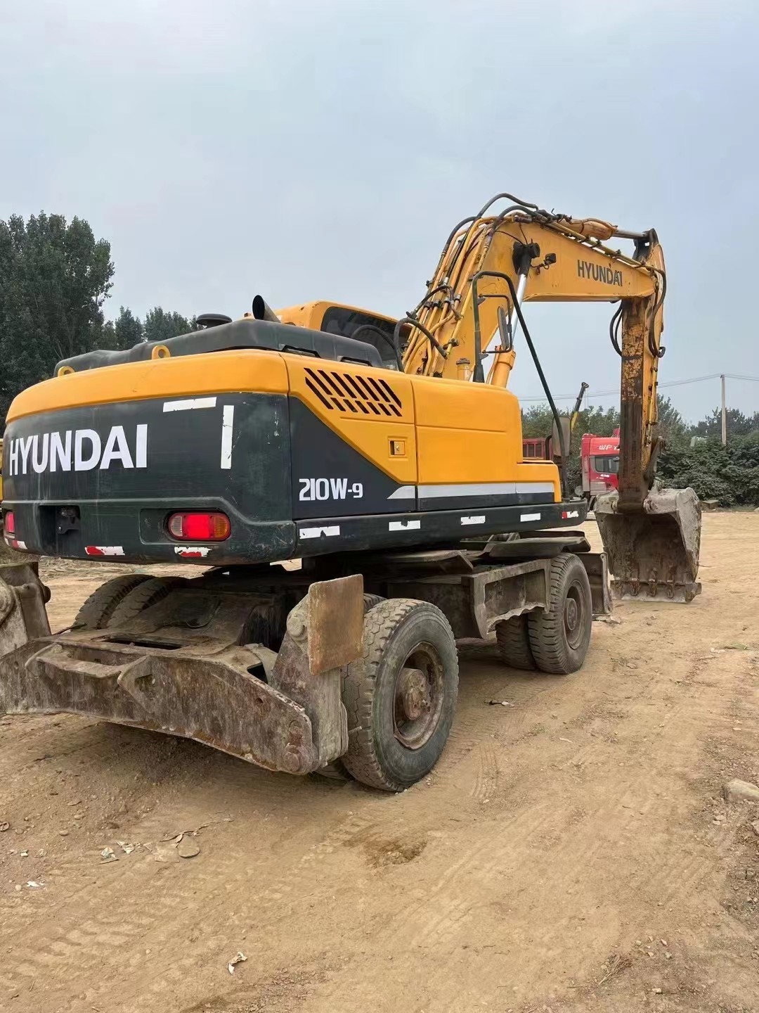 22 тонны Hyundai R210w-9 колесный экскаватор, оснащенный двигателем Cummins B7
