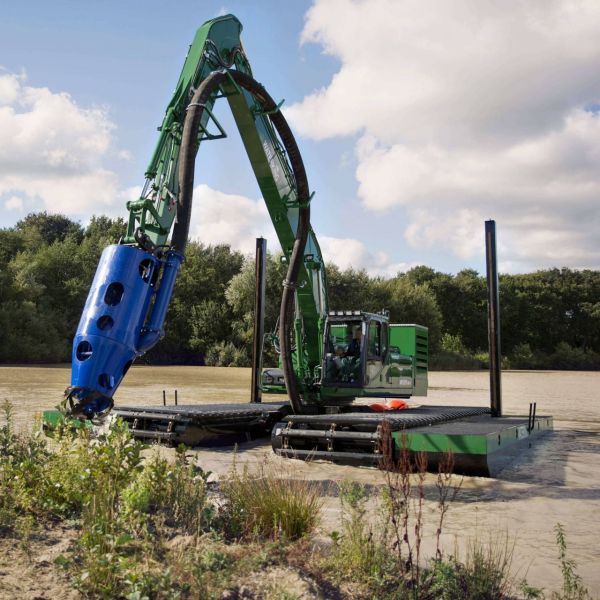 4000mm Maximum Excavation Height Amphibious Excavator with 750mm Track Shoe Width and 4.2m Digging Arm