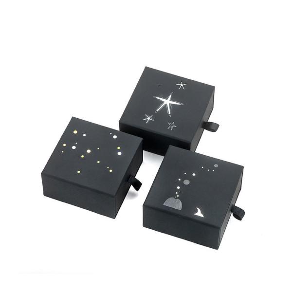 Cajas de regalo de joyas personalizadas Embalaje Papel portátil de estampado de oro Cajas de joyas