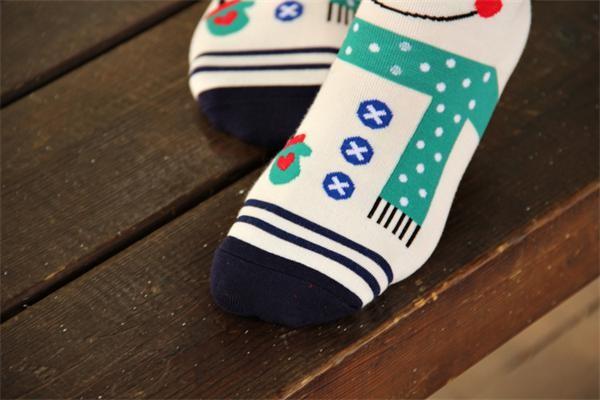 Colorful christmas snowman patterned design winter cotton socks for women