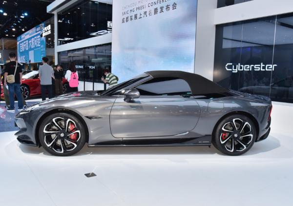 High Speed Sport  Electric MG Car Long Range Cyberster 501km EV Electric Vehicle