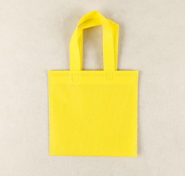 Impressão de logotipo personalizável Varejo em branco Reutilizável Cor do Arco-Íris Bolsas de presente DIY não tecidas