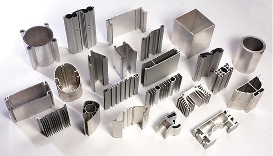Pièces d'extrusion d'aluminium anodisant personnalisées de 0,8 mm à 20 mm Profiles d'aluminium extrudés
