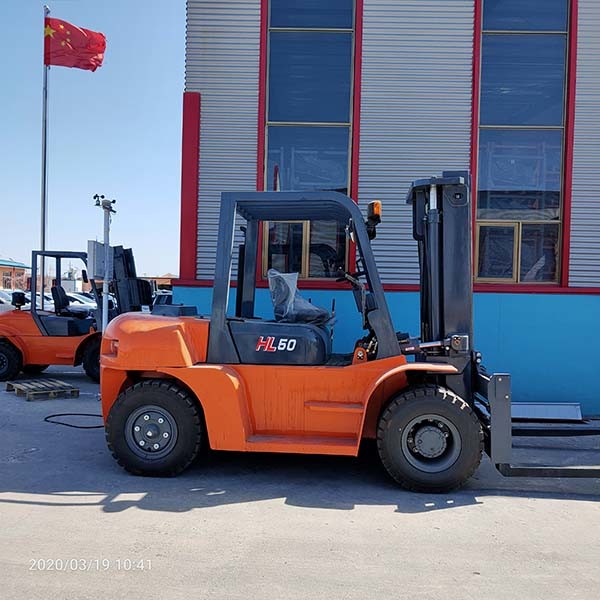 Orange Counter Balance Forklifts 4m Mast Diesel Fork Truck 5000 Kg