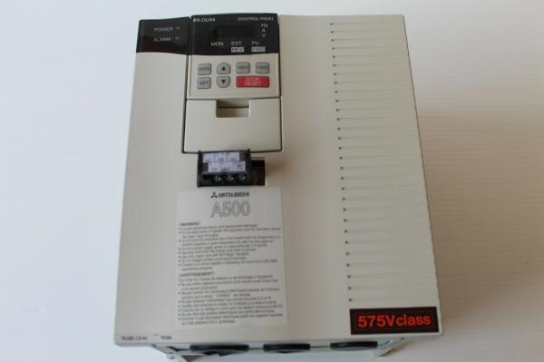 FASE de HP 575 VAC 3 da MOVIMENTAÇÃO 3 de Mitsubishi FR-A560-2.2K-NA 2,2 quilowatts, o original o mais de alta qualidade, novo.