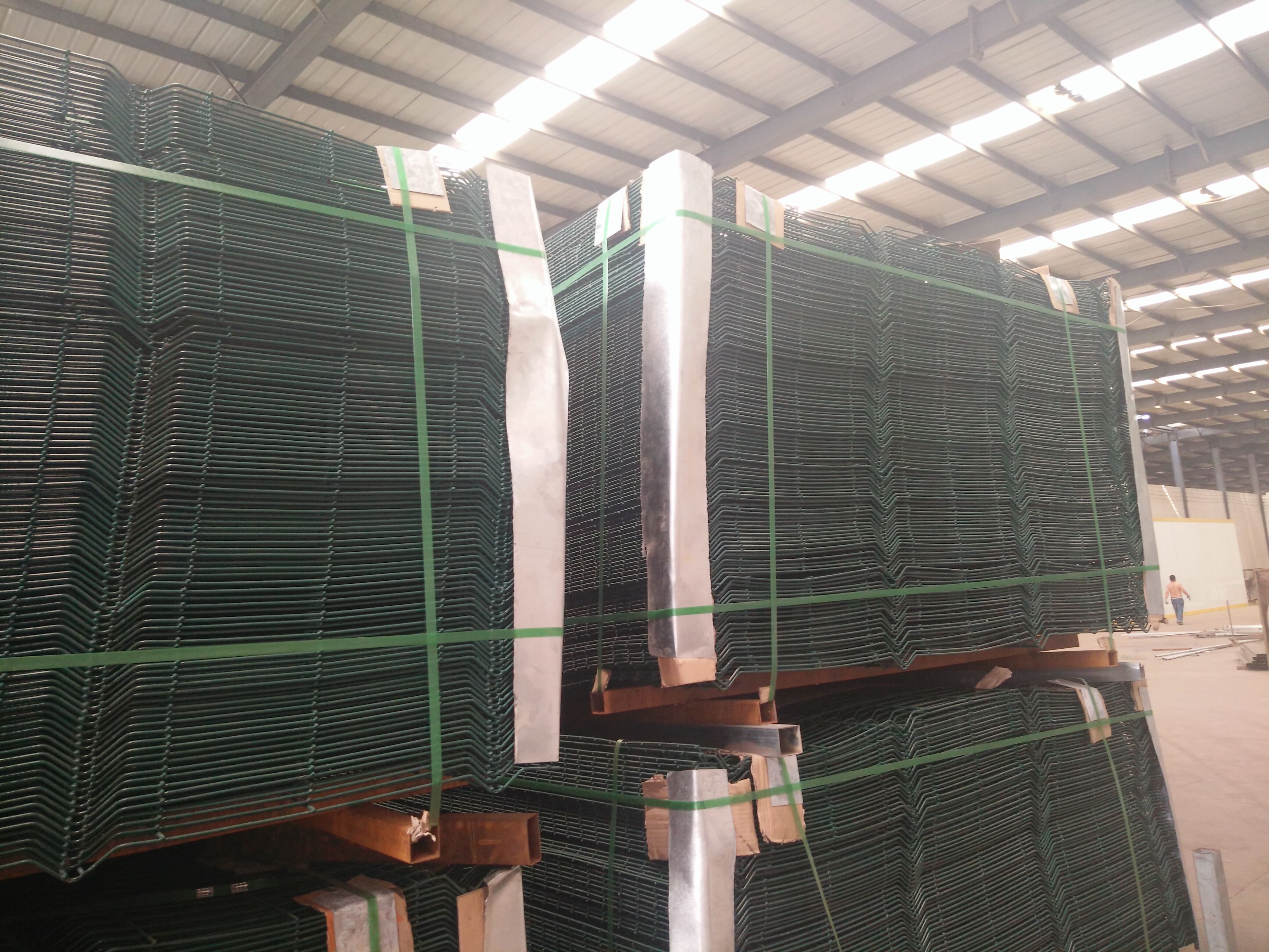 Eco Friendly 4mm Wire 3D Curved Fence Panel with RAL Colors and Anti-Climbing Design
