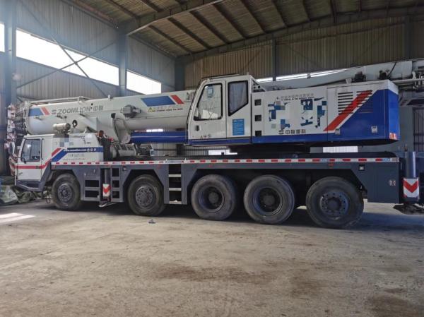 12 années de certification ISO9001 Ventes de grues mobiles pour camions 130 tonnes et taille 12*2,5*3,38m