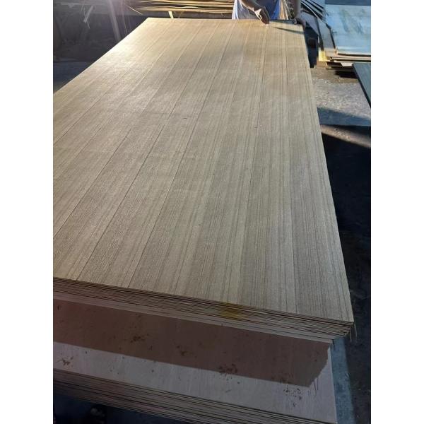 Hoja de chapa natural cortada en rodajas de madera de teca de Birmania, cortada en cuartos y cortada en corona para contrachapado