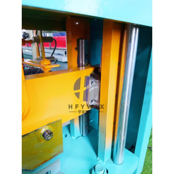 Industrial Intelligent Corrugated Sheet Roll Forming Machine 350H Steel Frame