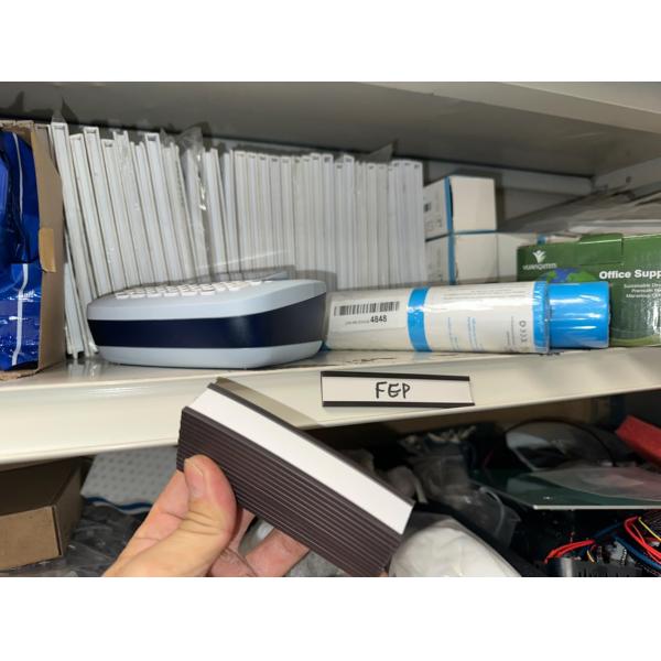 Détecteurs d'étiquettes à profilé magnétique en C pour rayonnages et étagères métalliques