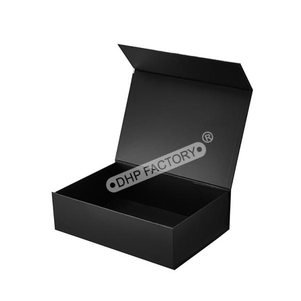 Boîtes magnétiques pliables OEM avec logo d'estampage en feuille UV pour les cadeaux de vêtements