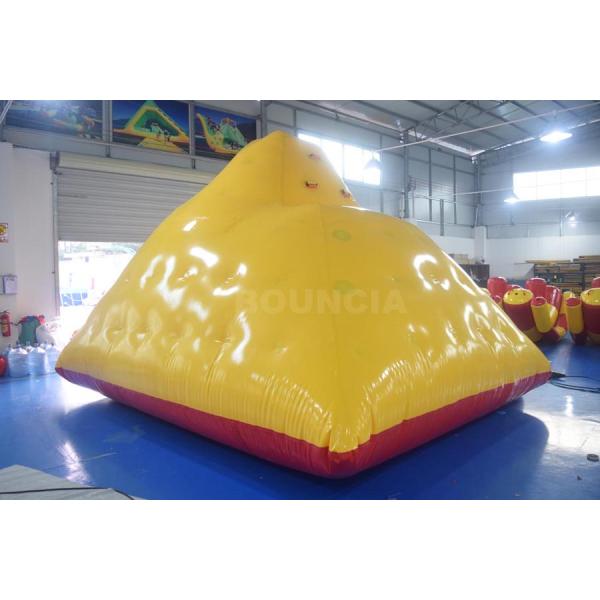 Iceberg flotante del agua del parque del agua para subir y resbalar