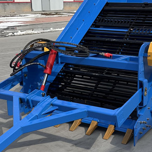 2 Wheel Agricultural Stone Pickers Tractor Mounted Blue Colour