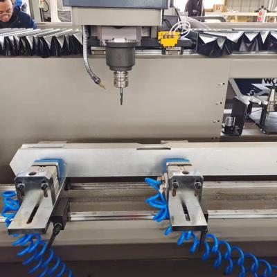 Um CNC de 3 linhas centrais controlou o centro fazendo à máquina do perfil que trabalha com lados do perfil 3 na área de porta da janela