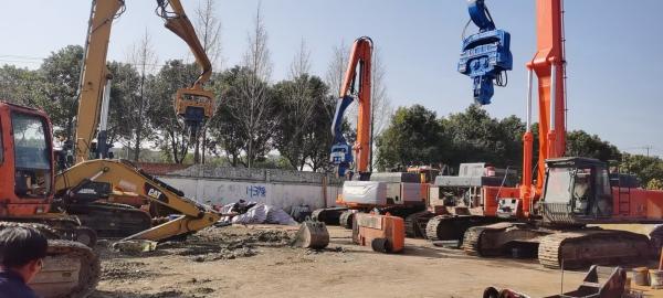 12m Steel Vibratory Hammer Solar Pile Driver For Excavator