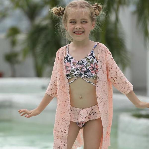 O roupa de banho das crianças impressas cor-de-rosa rachadas dos ternos nadadores das meninas ata o xaile biquini de três partes