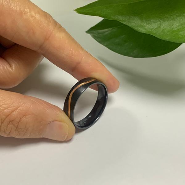 Venta al por mayor de fábrica y anillos de boda de circonio y titanio negros y grises a la moda y joyería para hombre sin decoloración Anillos de boda para hombre