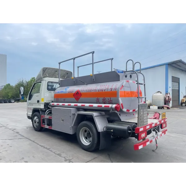 Foton 2000 Liters Small Fuel Tanker Truck for Efficient Transport