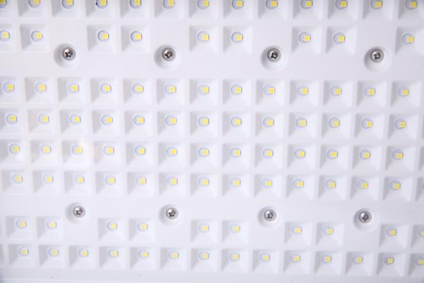 Projecteur LED antidéflagrant personnalisable 50–240W | Puces CREE | Certifié ATEX pour zones dangereuses