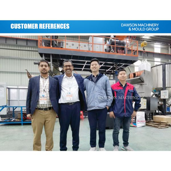 4 Screw Heating Zone Plastic Blow Molding Machine HDPE Jerrycan Bottle Production Line Clamping Force 270 KN Technology