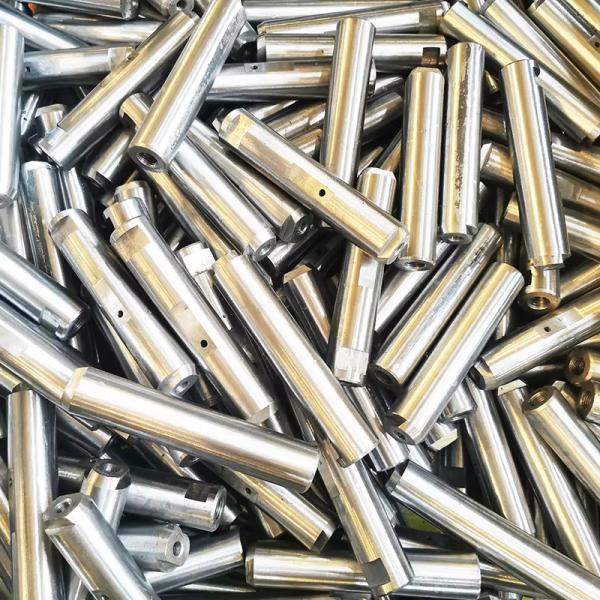 Truck Parts Spring Pin Spring Shackle Pin Leaf Spring Pin 30X139 54215-00Z00 48423-1561