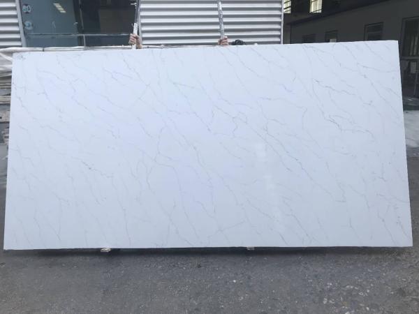 Light Grey Vein Calacatta Quartz Countertops Acid Resistant Polished Finished