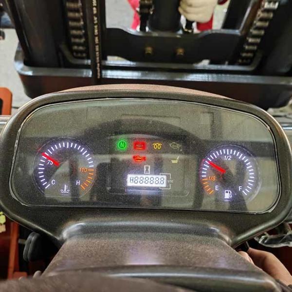 4000kgs Diesel Lift Truck 3 Stage Full Free Lift 4.5m Mast Counter Balance